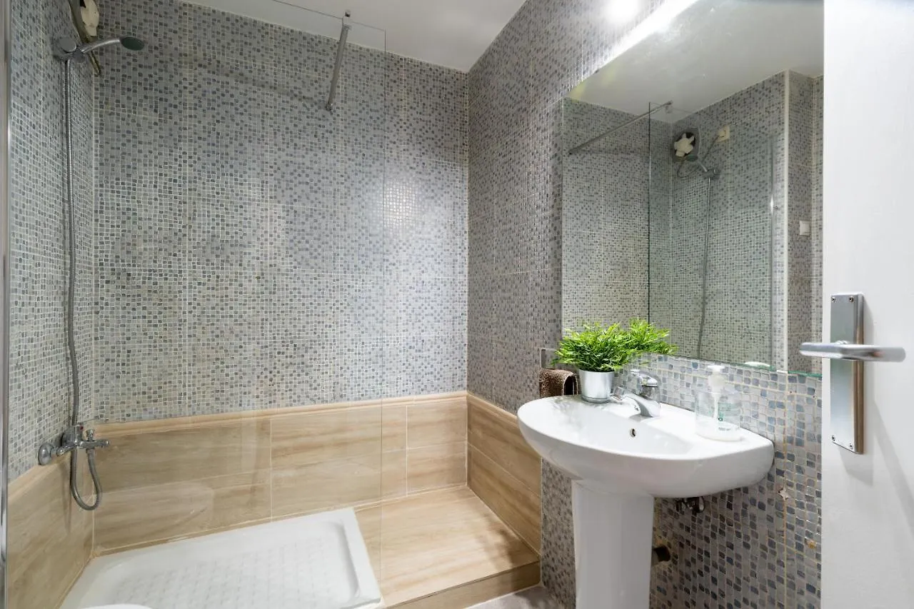 CR ALAMEDA Amplio y Traquilo apartameto para parejas Sevilla España